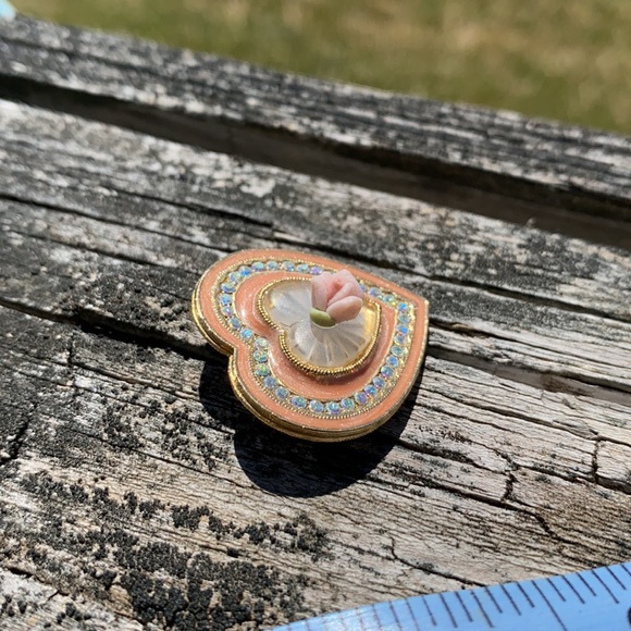 Exquisite Heart Pin - Picture 3 of 5